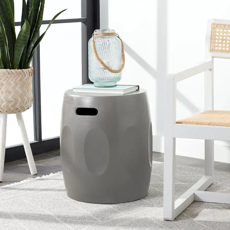 SAFAVIEH Zuri Concrete Indoor/ Outdoor Accent Table (Dark Grey) - 16W x 16D x 18H