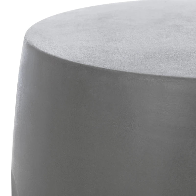 Table d'appoint d'intérieur/extérieur en béton Zuri SAFAVIEH (Gris foncé) - 16 larg. x 16 prof. x 18 haut.
