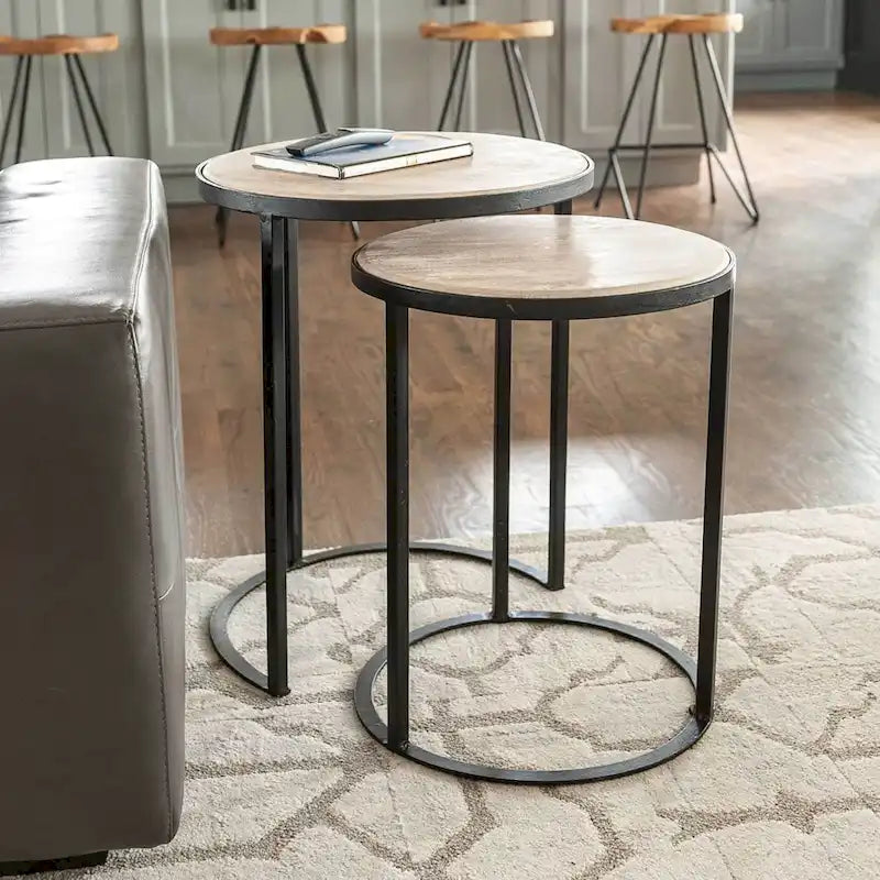 Tables d'appoint gigognes en bois naturel et fer (ensemble de 2) par East at Main