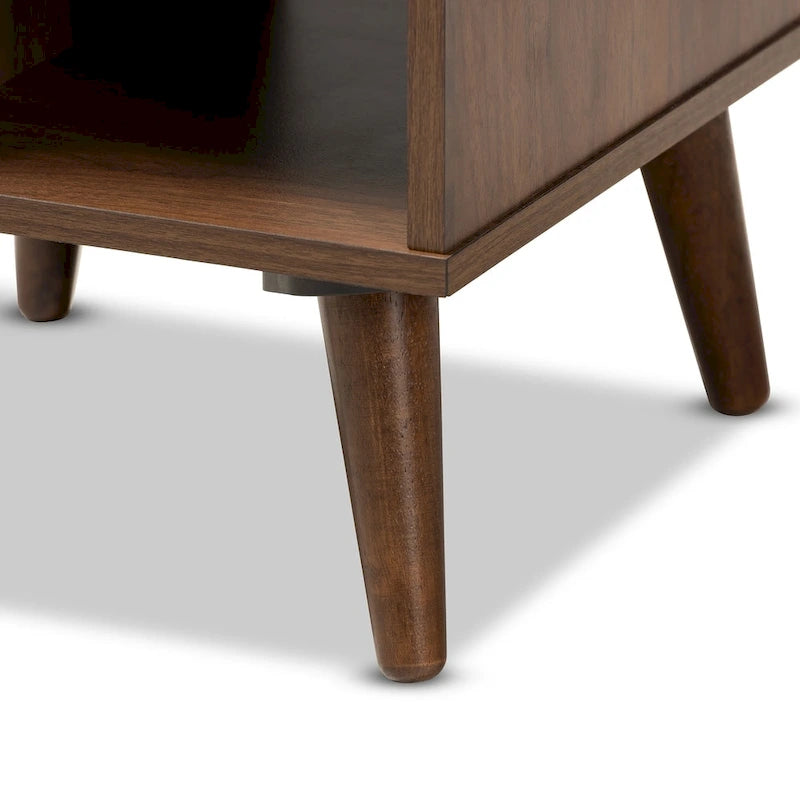 Table d'appoint moderne en noyer Carson Carrington Bankekind