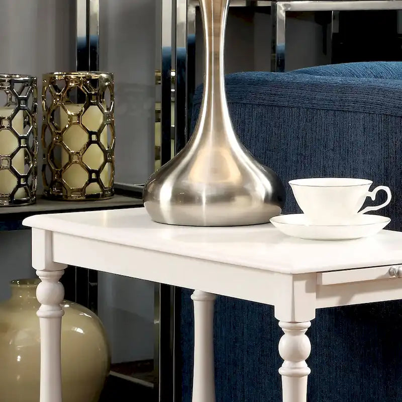 Table d'appoint Quam Farmhouse White de 25 pouces en bois massif à 1 étagère par Furniture of America