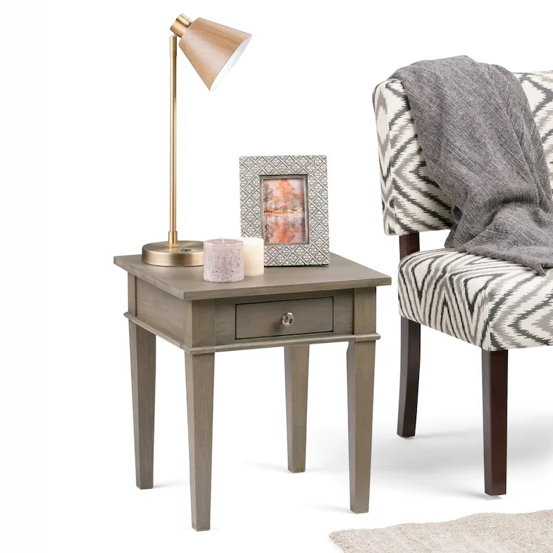 Table d'appoint carrée de transition WYNDENHALL Sterling en BOIS MASSIF de 45,7 cm de large - 45,7 L x 45,7 P x 50,8 H