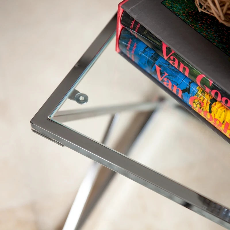 Table d'appoint carrée Danya B. avec base en chrome poli et plateau en verre transparent