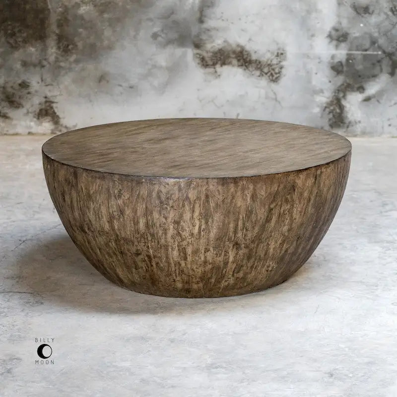Table basse ronde en bois de noyer vieilli Uttermost Lark