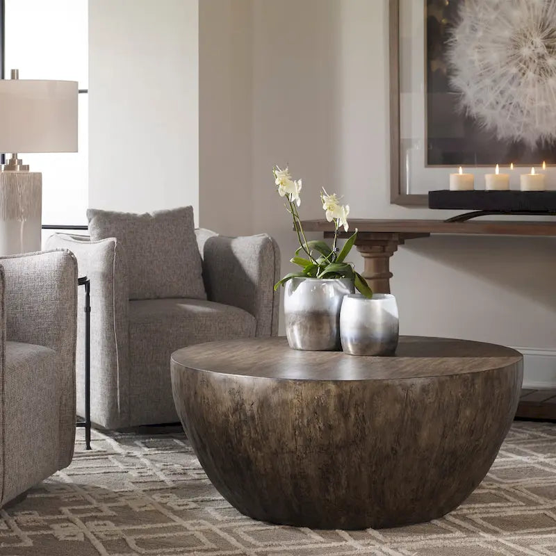 Table basse ronde en bois de noyer vieilli Uttermost Lark