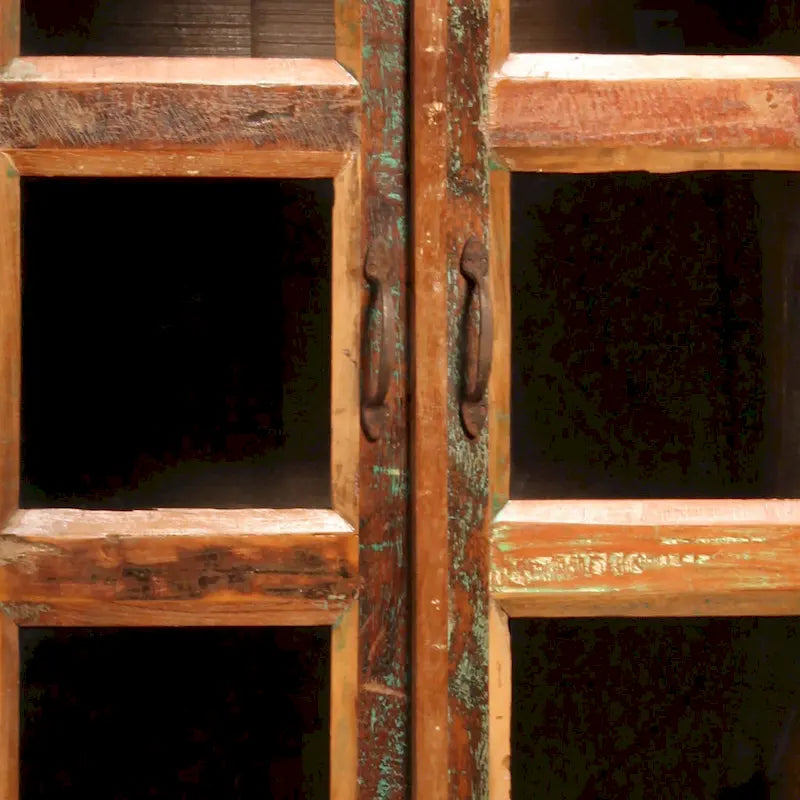 Armoire de rangement Journee de 213 cm de haut en bois de manguier recyclé peint aspect vieilli et verre