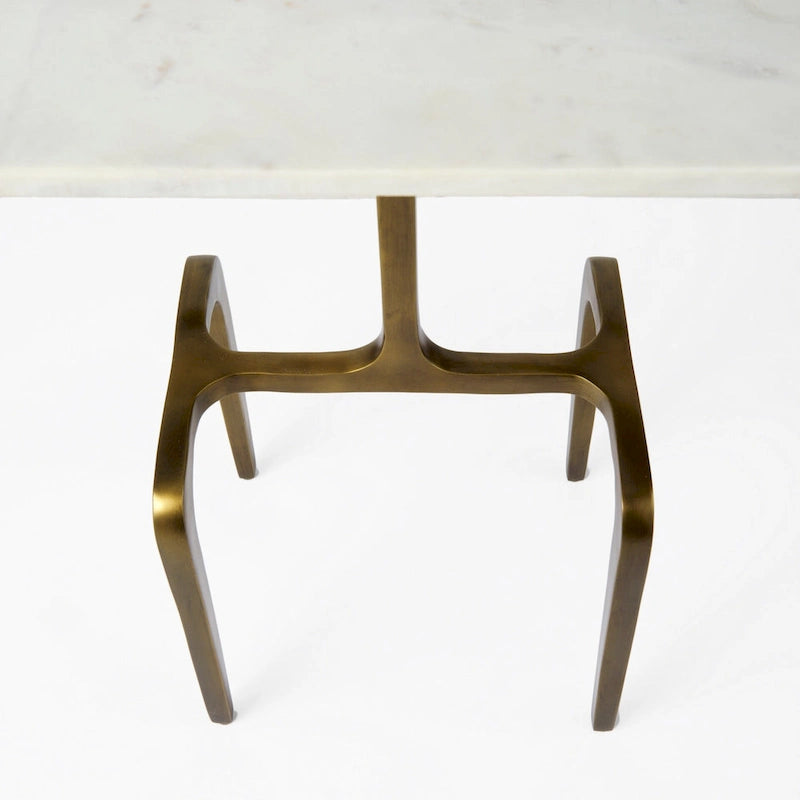 Table d'appoint rectangulaire Preston avec plateau en marbre blanc et base en métal doré - 17,3L x 11,3P x 22,8H