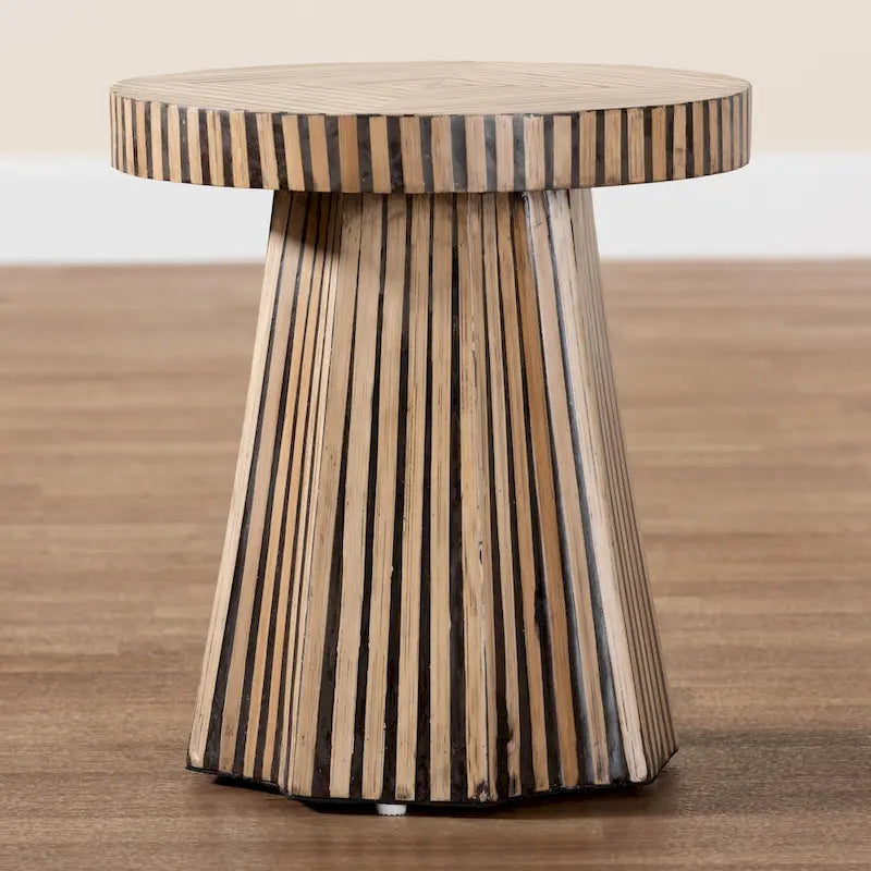 Table d'appoint en bambou Devika bicolore marron foncé et naturel, style bohème moderne
