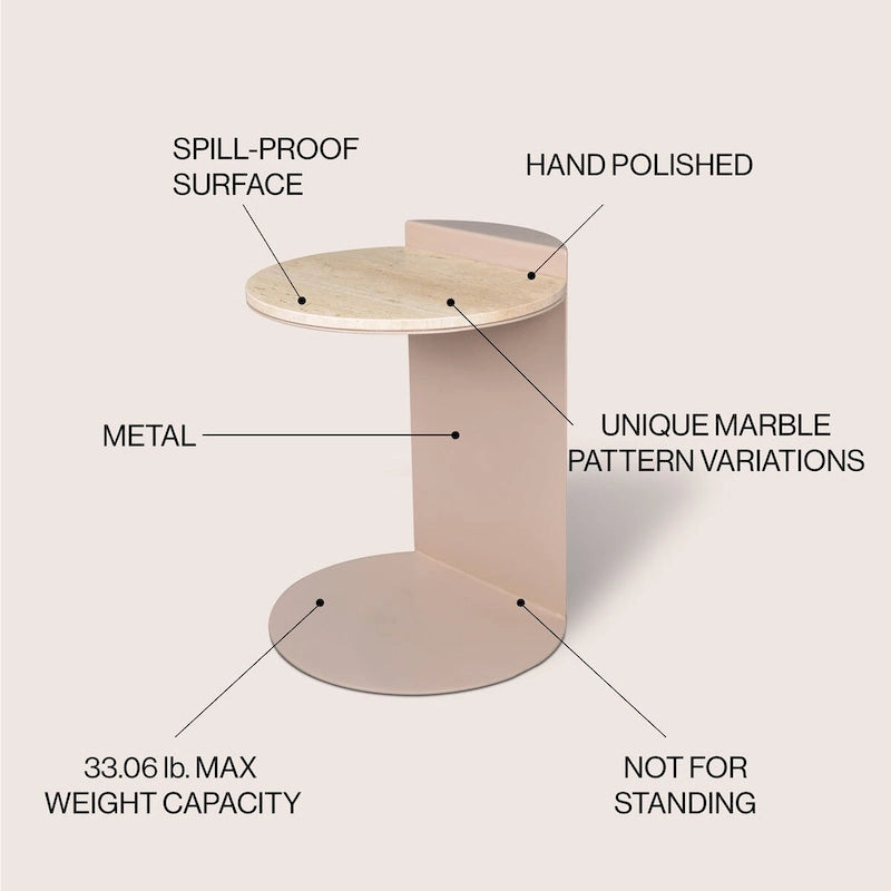 Javier 20 Table d'appoint contemporaine en forme de C, marbre naturel/métal fait à la main, beige/rose beige, par JONATHAN Y.