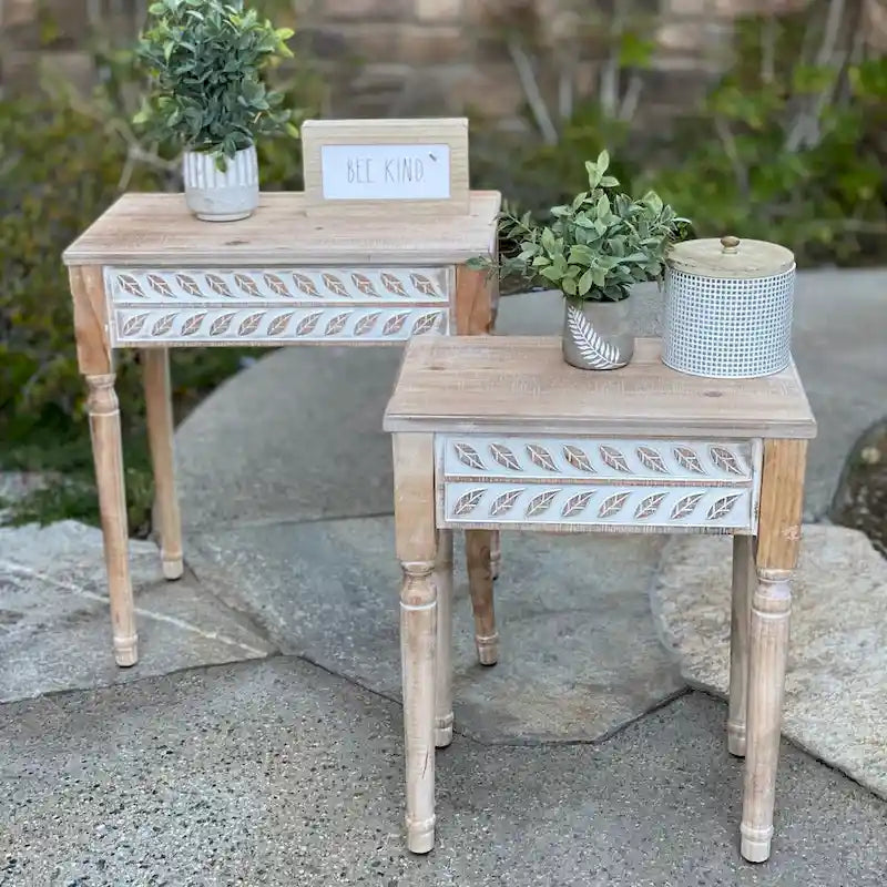 Tables d'appoint sculptées en bois Audra Farmhouse, lot de 2
