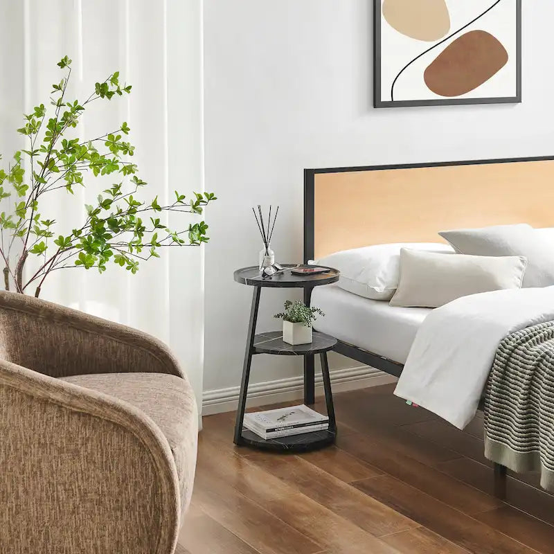 Table d'appoint Skylar à 3 niveaux avec plateau à rebord relevé et pieds asymétriques en métal de style moderne du milieu du siècle