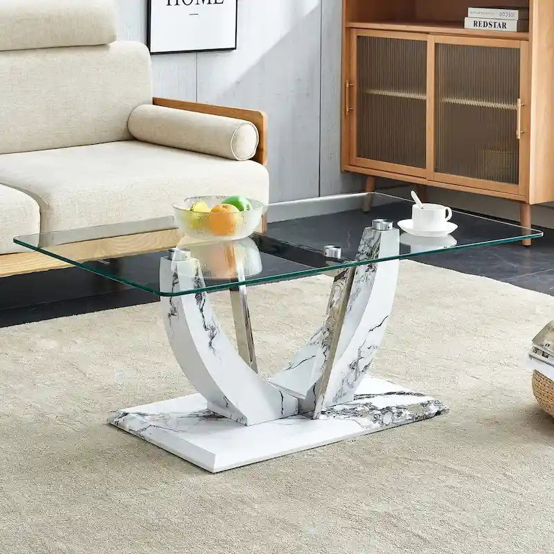 Table basse moderne minimaliste en verre trempé transparent avec pieds en MDF à motif marbre et colonnes décoratives en acier inoxydable
