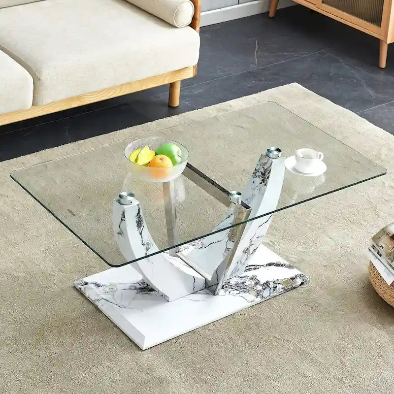 Table basse moderne minimaliste en verre trempé transparent avec pieds en MDF à motif marbre et colonnes décoratives en acier inoxydable