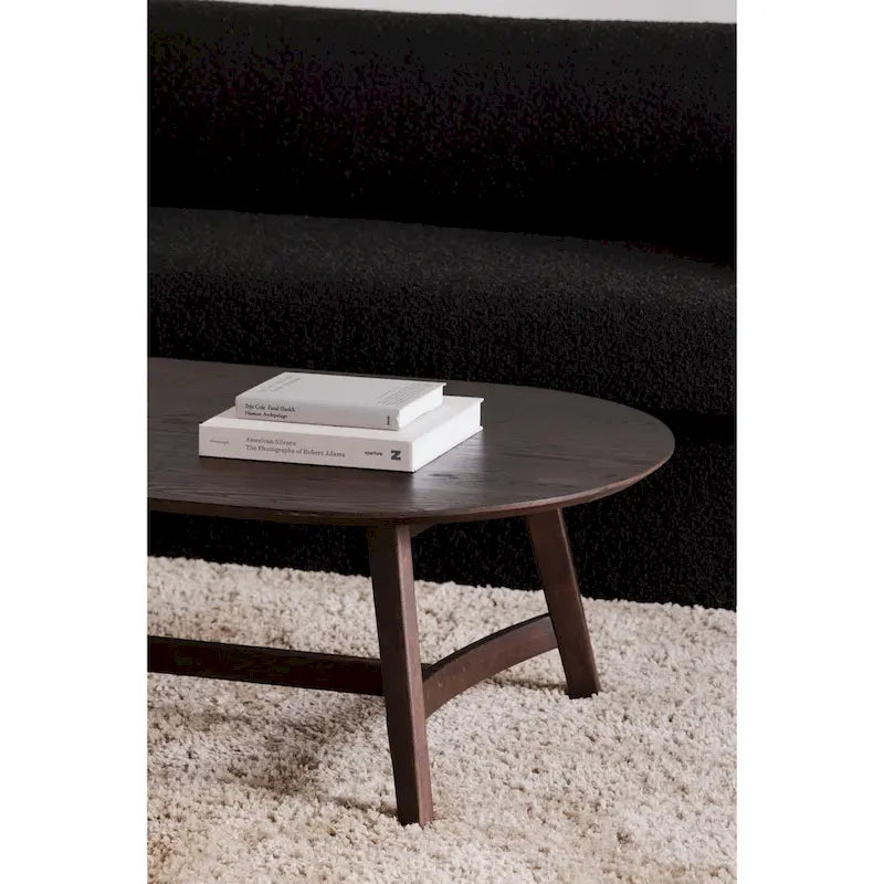 Table basse Aurelle Home Tyier en chêne massif de style moderne du milieu du siècle - 54 L x 17 H x 28 P