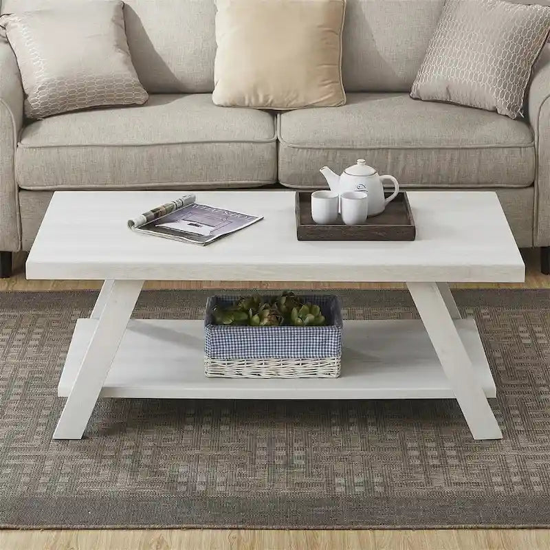 Table basse contemporaine en bois avec étagère