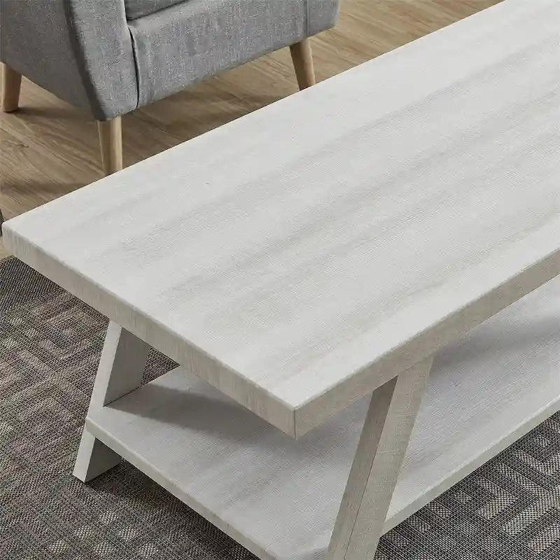 Table basse contemporaine en bois avec étagère