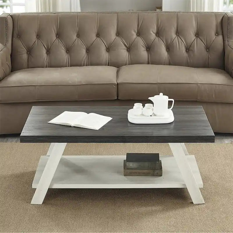 Table basse contemporaine en bois avec étagère