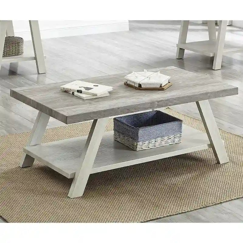 Table basse contemporaine en bois avec étagère