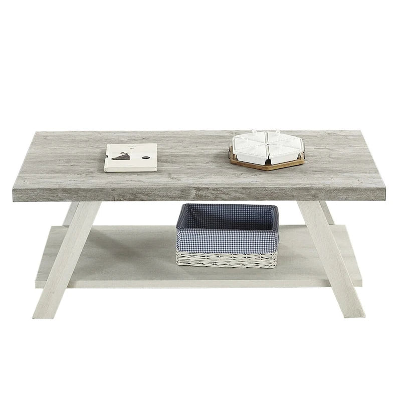 Table basse contemporaine en bois avec étagère