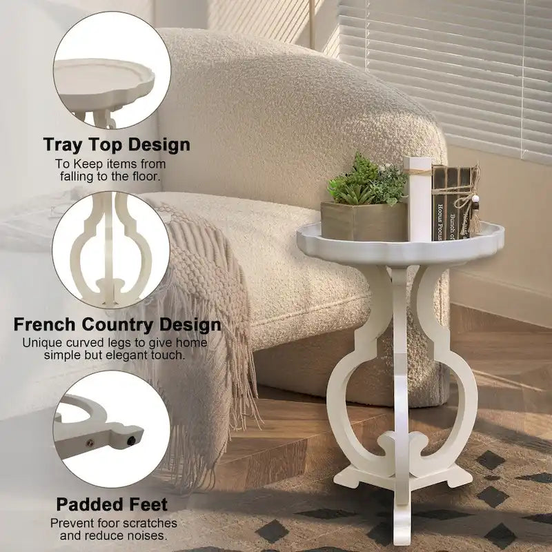 Table d'appoint en bois de style campagnard français avec plateau à bord festonné et pieds courbés