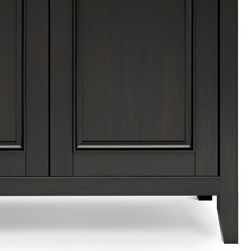 WYNDENHALL Halifax Armoire de rangement transitionnelle large en bois massif 66 po à 4 portes en brun hickory - 18p x 66l x 34h