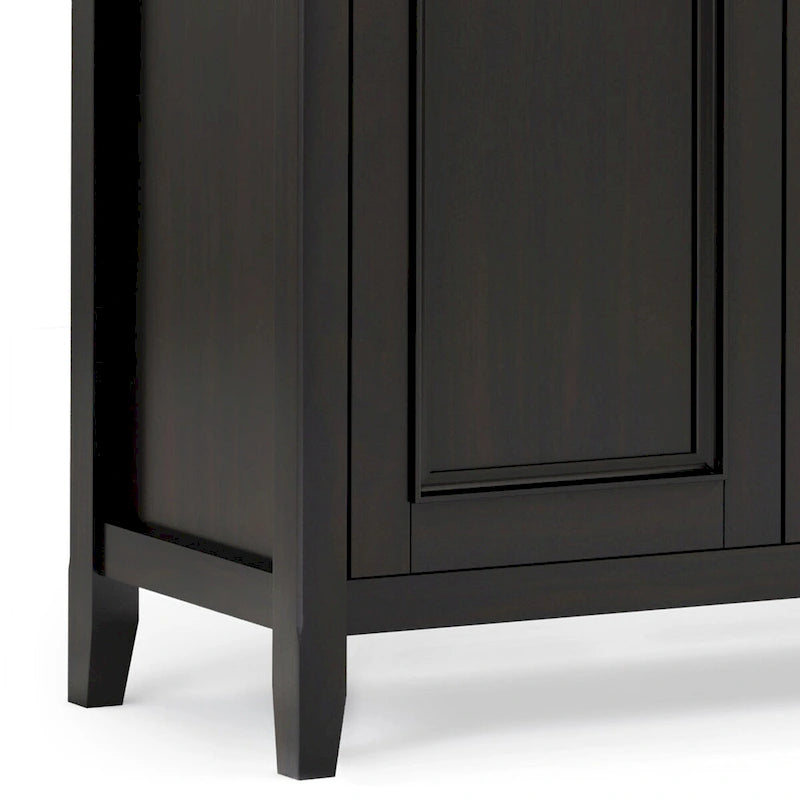 WYNDENHALL Halifax Armoire de rangement transitionnelle large en bois massif 66 po à 4 portes en brun hickory - 18p x 66l x 34h