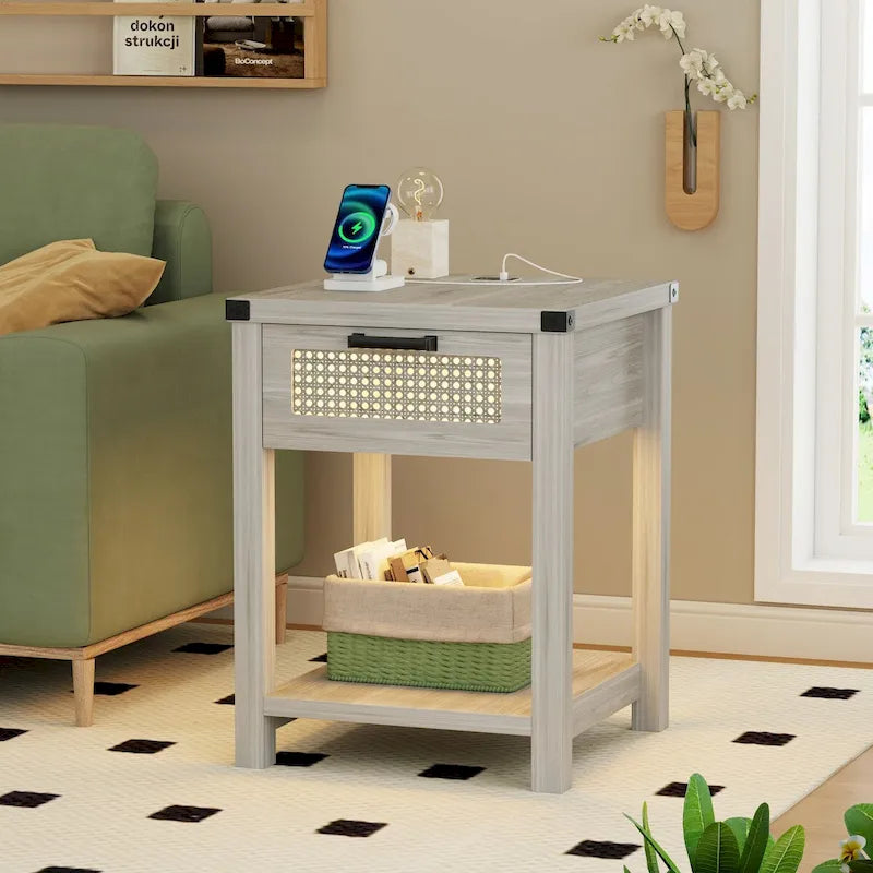 Table d'appoint avec lampe et station de recharge
