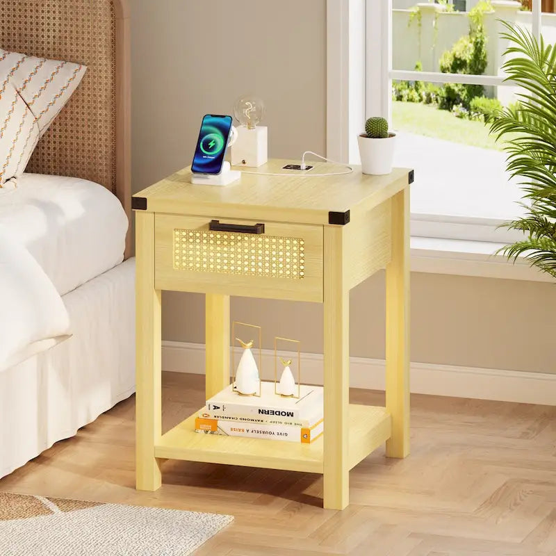 Table d'appoint avec lampe et station de recharge