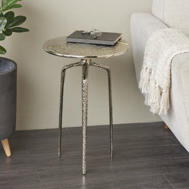 Table d'appoint en métal aluminium, géométrique, fine et texturée – Argent, Or ou Gris – Roche River Decor