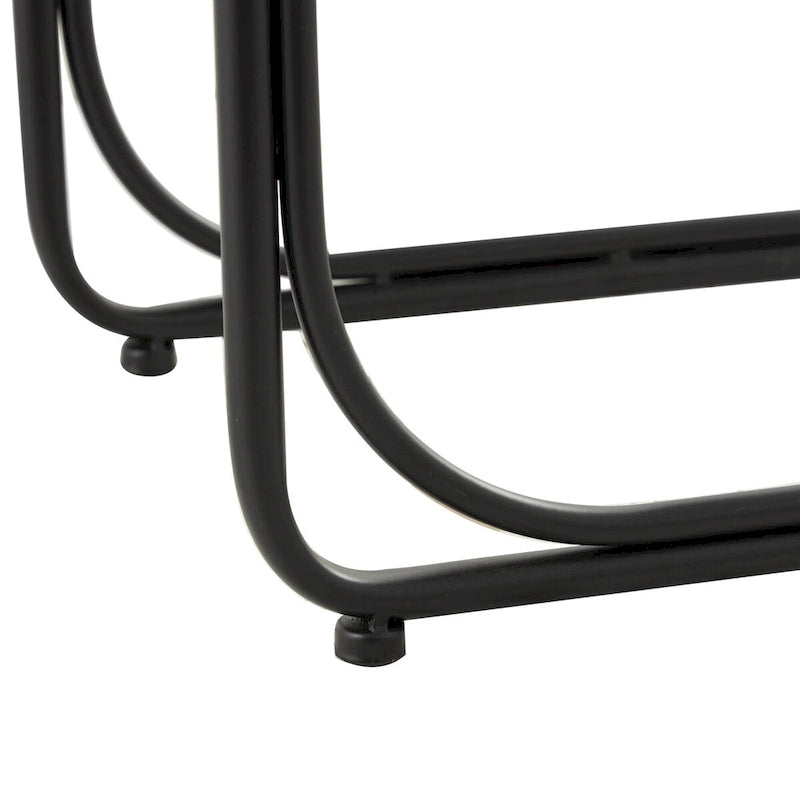 Table d'appoint C-shaped à bobine faite à la main en plante séchée avec pieds en métal noir - Marron - Roche River Decor